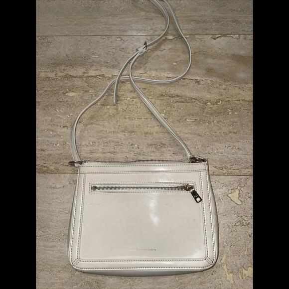Lauren Ralph Lauren Handbags - Lauren Ralph Lauren Cream White cross body bag 9x6.5x1.65”